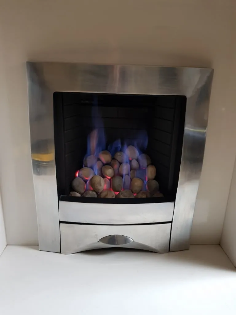 Gas fire place with stones